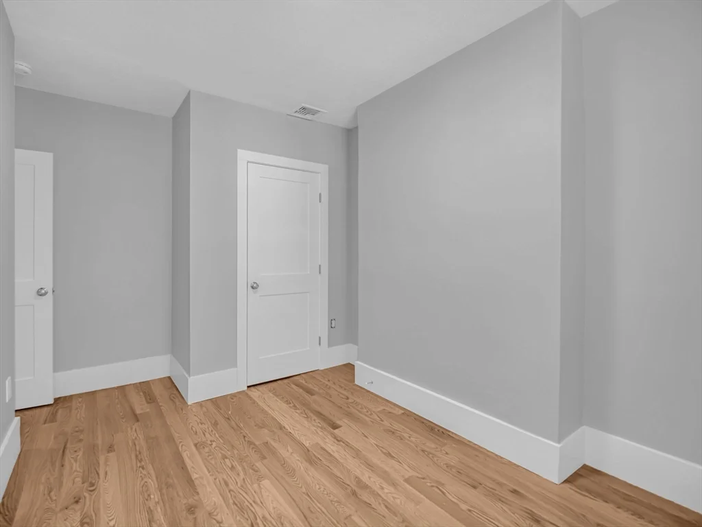 6 bed, 2.5 bath apartment for rent at 167 West 3rd St Unit 1, South Boston — photo 7 of 10