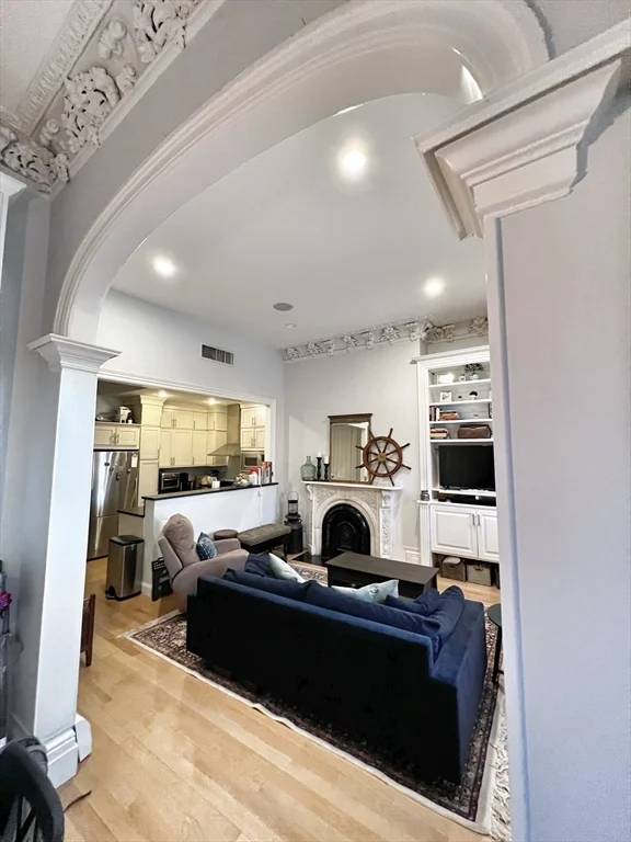 2 bed, 1 bath apartment for rent at 1670 Washington St Unit 2, South End — photo 2 of 24