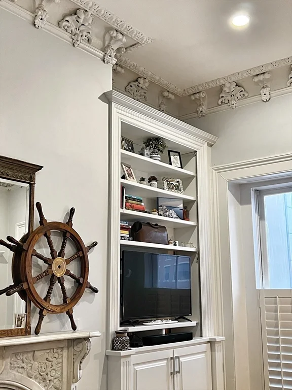 2 bed, 1 bath apartment for rent at 1670 Washington St Unit 2, South End — photo 4 of 24