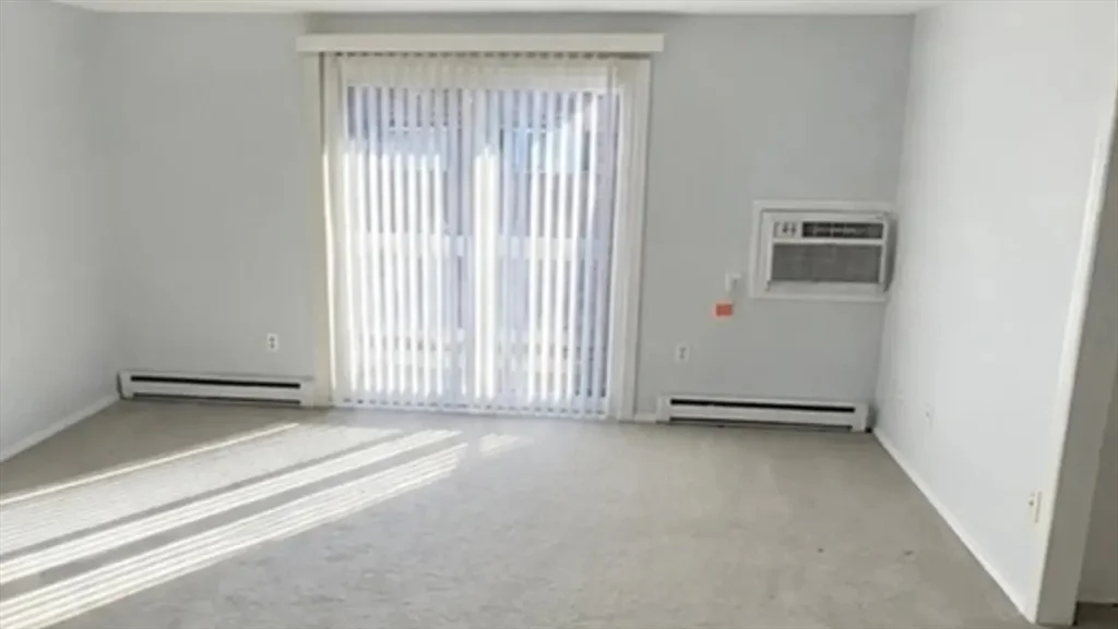 2 bed, 1 bath apartment for rent at 1671 Main St Unit 7, Leicester — photo 2 of 7