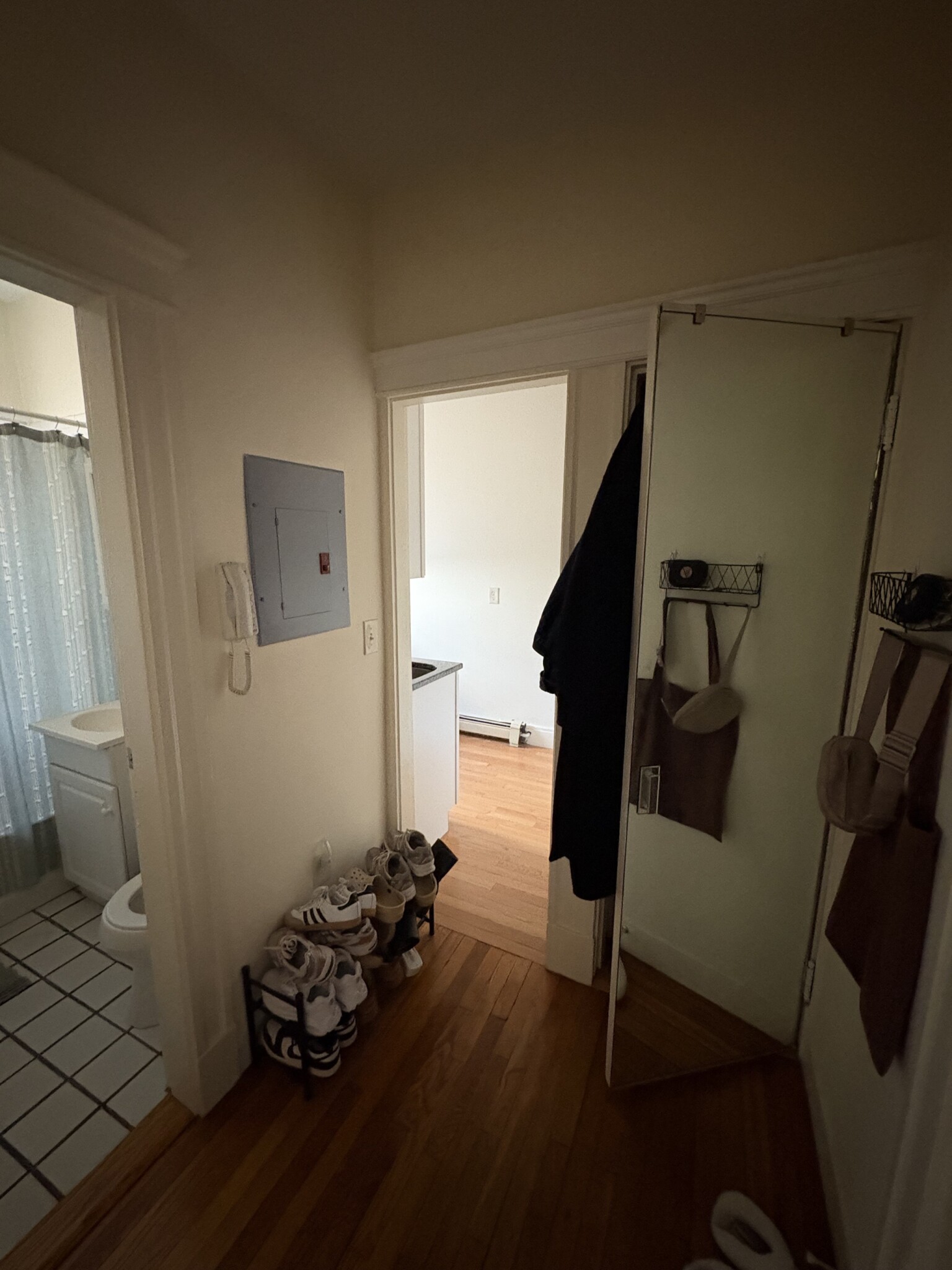 Studio bed, 1 bath apartment for rent at 1673 Commonwealth Ave Unit 14, Brighton — photo 4 of 5