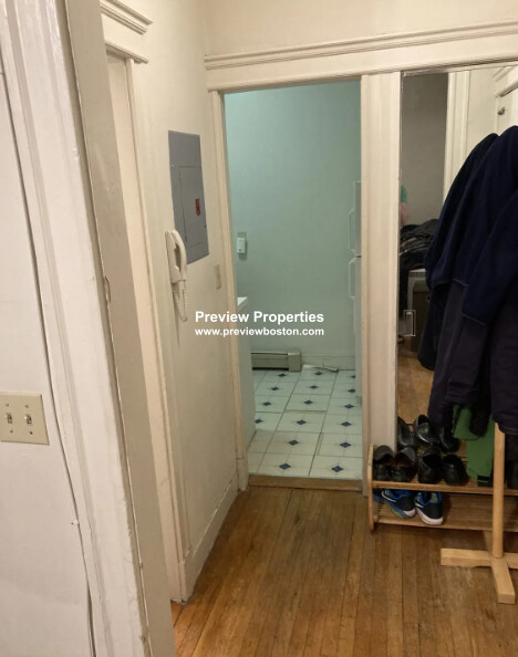 Studio bed, 1 bath apartment for rent at 1673 Commonwealth Ave Unit 8P, Brighton — photo 3 of 9