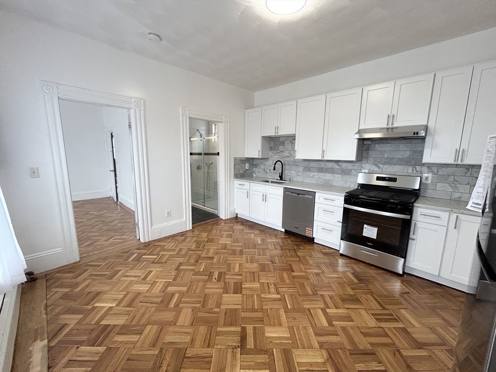 3 bed, 2 bath apartment for rent at 1675 Dorchester Ave Unit 2, Boston — photo 4 of 19