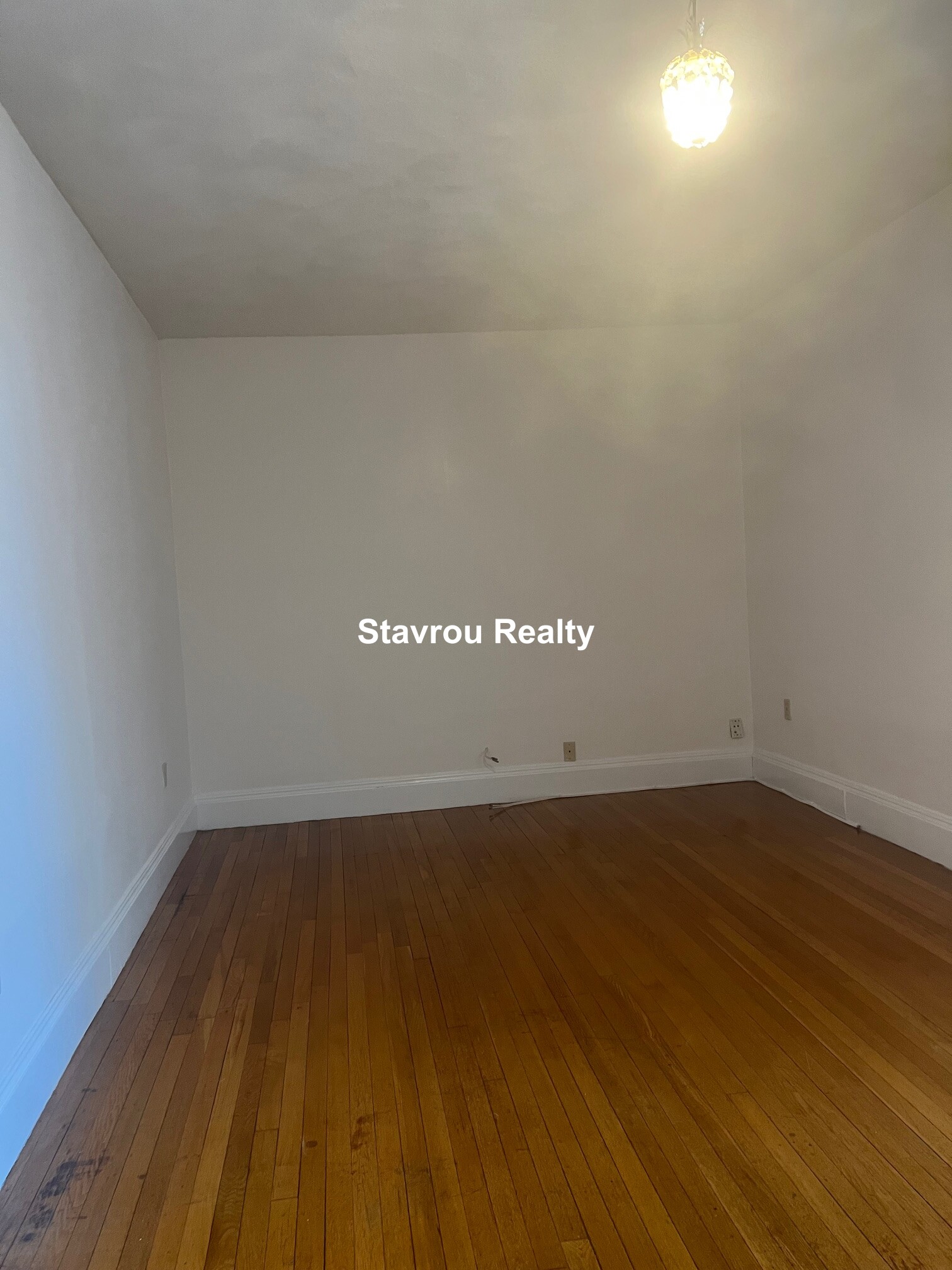 4 bed, 2 bath apartment for rent at 1677 Beacon St Unit 2, Aspinwall Hill — photo 4 of 51