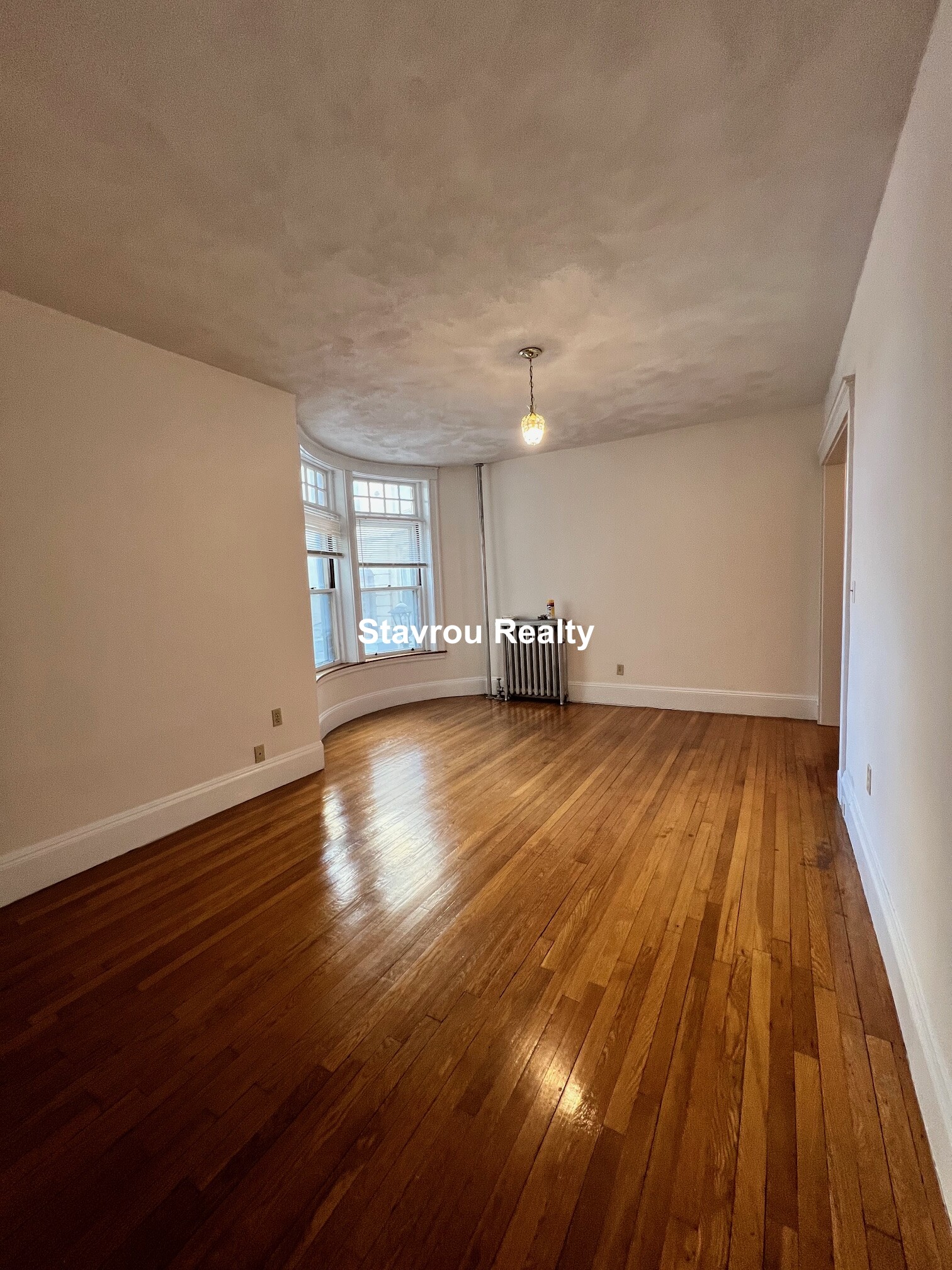 4 bed, 2 bath apartment for rent at 1677 Beacon St Unit 2, Aspinwall Hill — photo 2 of 51