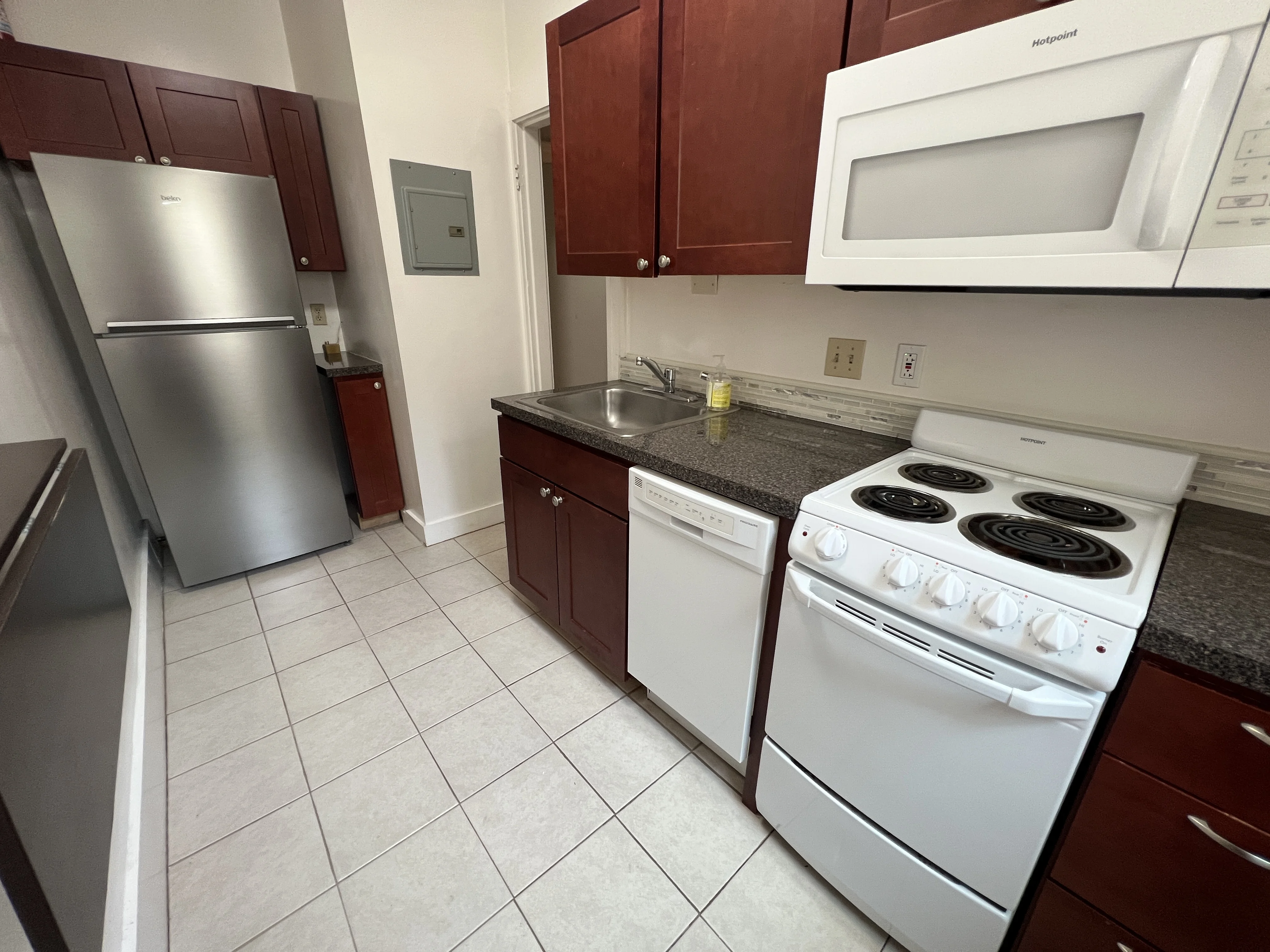 Studio bed, 1 bath apartment for rent at 1677 Commonwealth Ave Unit 15, Brighton — photo 2 of 13