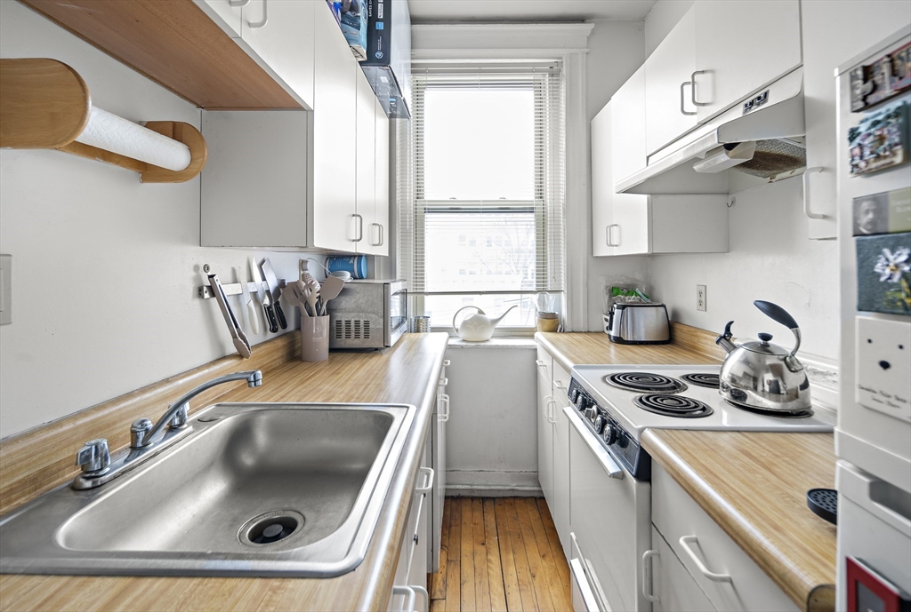 Studio bed, 1 bath apartment for rent at 1677 Commonwealth Ave Unit 18, Brighton — photo 10 of 15