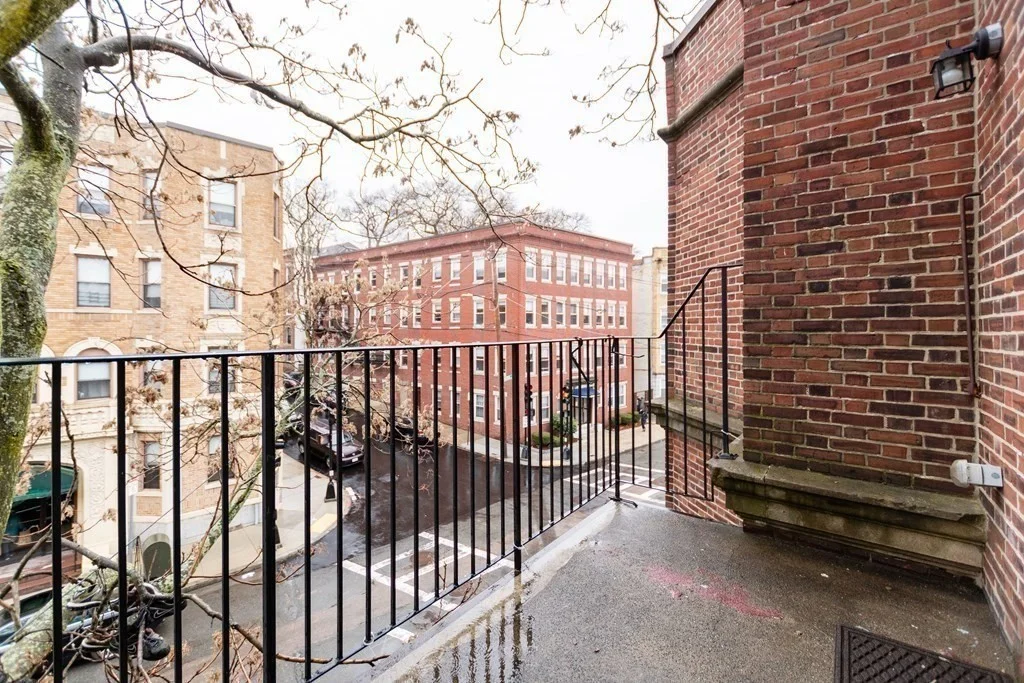 3 bed, 1 bath apartment for rent at 168 Allston St Unit 1, Allston — photo 10 of 12