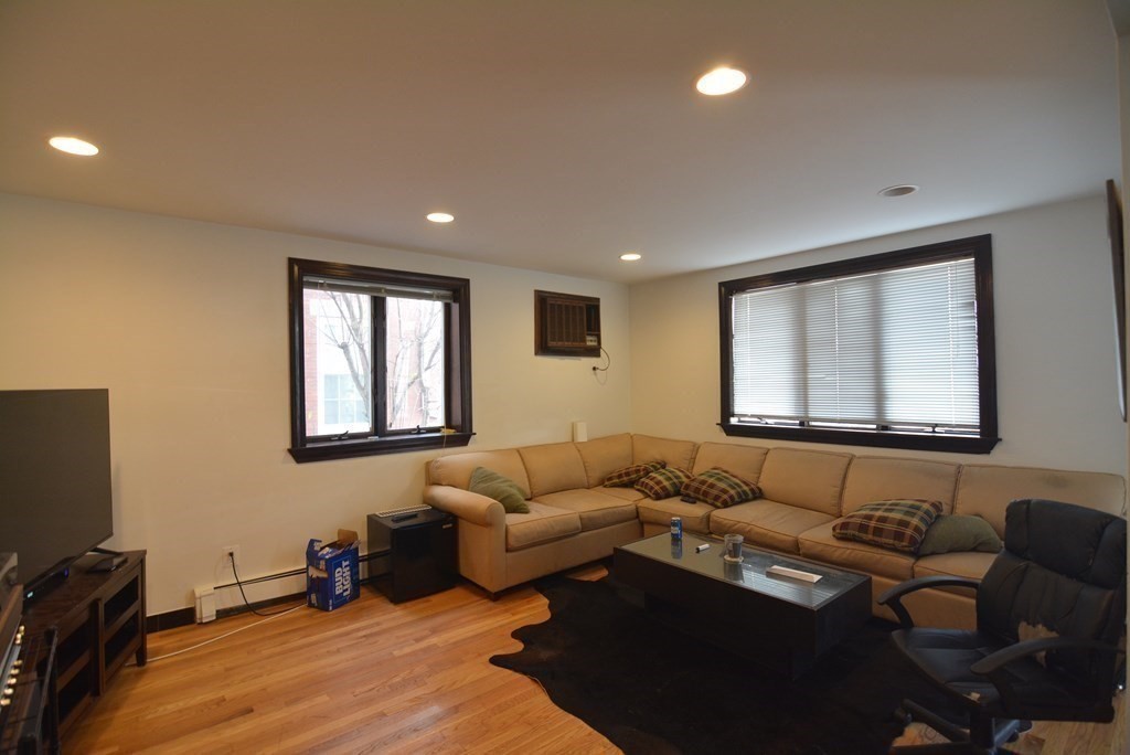 4 bed, 2 bath apartment for rent at 168 Auburn St Unit A, Cambridgeport — photo 4 of 16