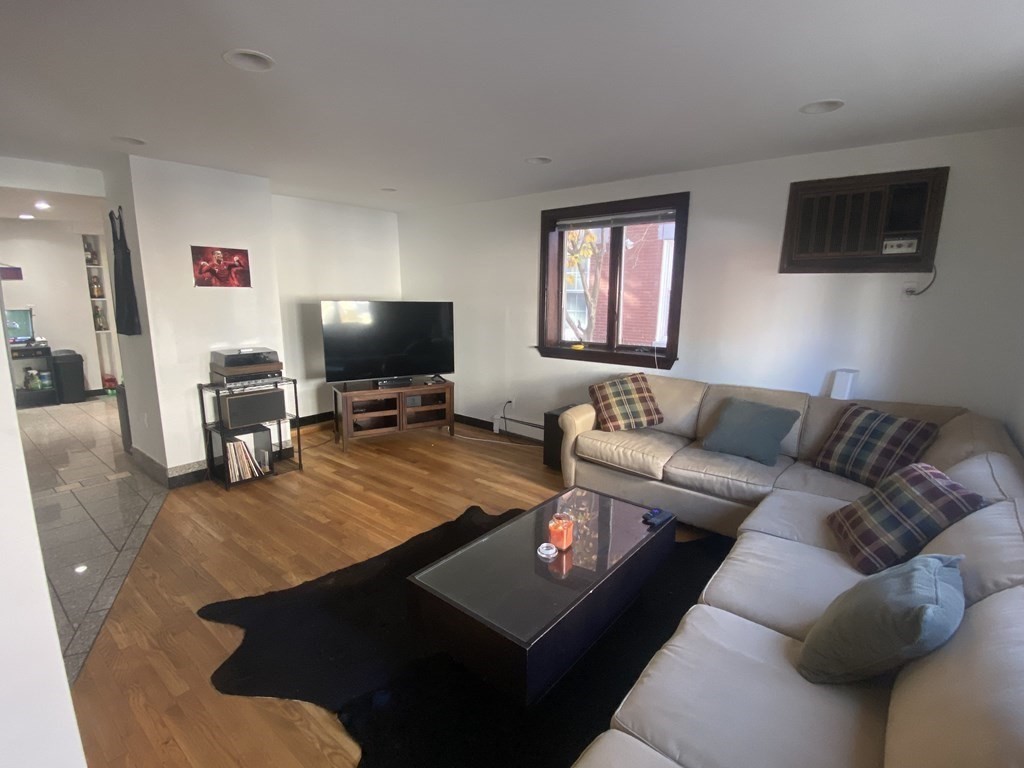 4 bed, 2 bath apartment for rent at 168 Auburn St Unit A, Cambridgeport — photo 3 of 16
