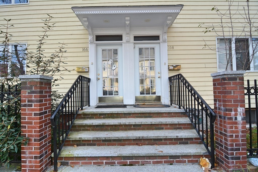 4 bed, 2 bath apartment for rent at 168 Auburn St Unit A, Cambridgeport — photo 16 of 16