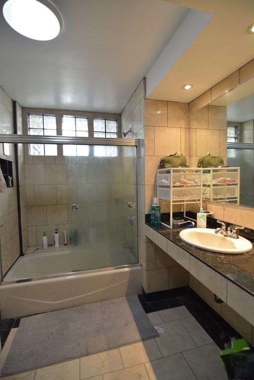 4 bed, 2 bath apartment for rent at 168 Auburn St Unit A, Cambridgeport — photo 11 of 16