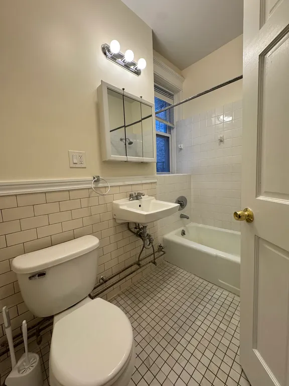 1 bed, 1 bath apartment for rent at 168 Beacon St Unit 1, Back Bay — photo 4 of 4