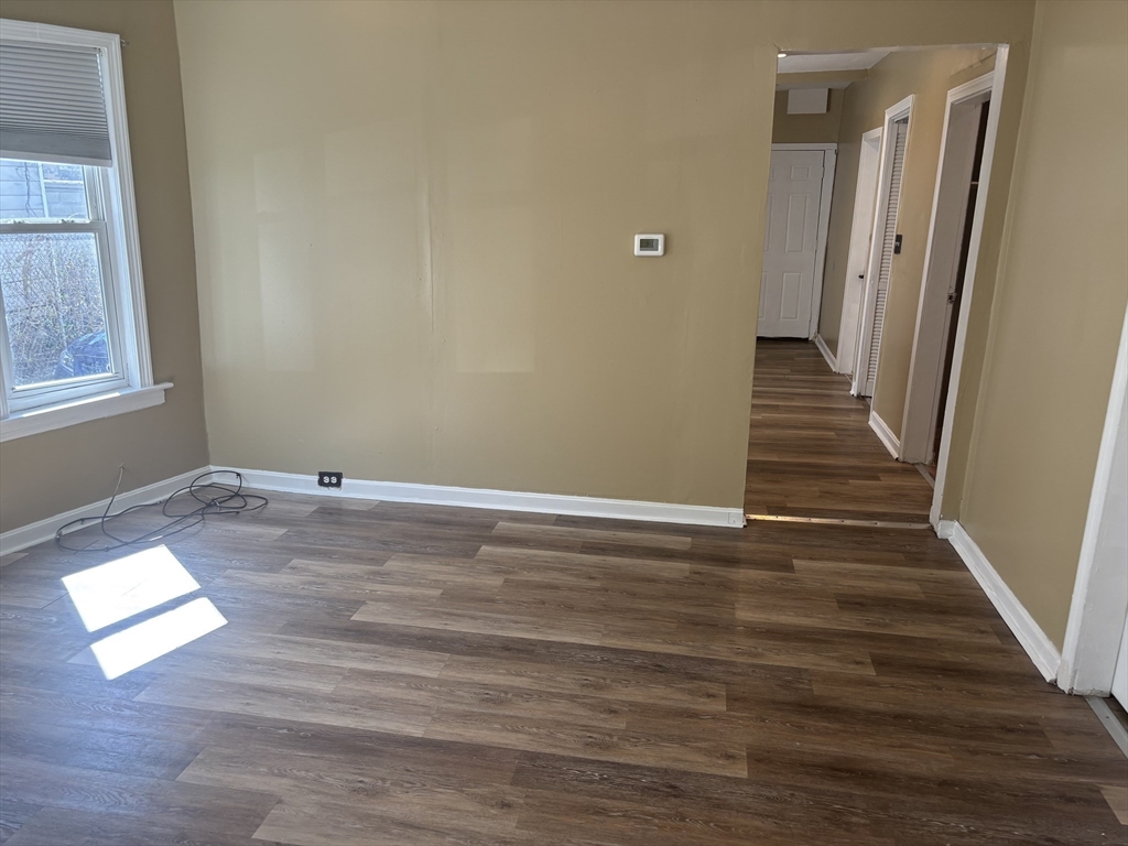 3 bed, 1 bath apartment for rent at 168 Dewey Unit 1, Worcester — photo 5 of 17
