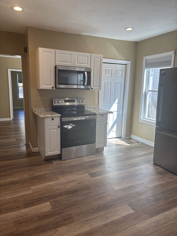 3 bed, 1 bath apartment for rent at 168 Dewey Unit 1, Worcester — photo 13 of 17