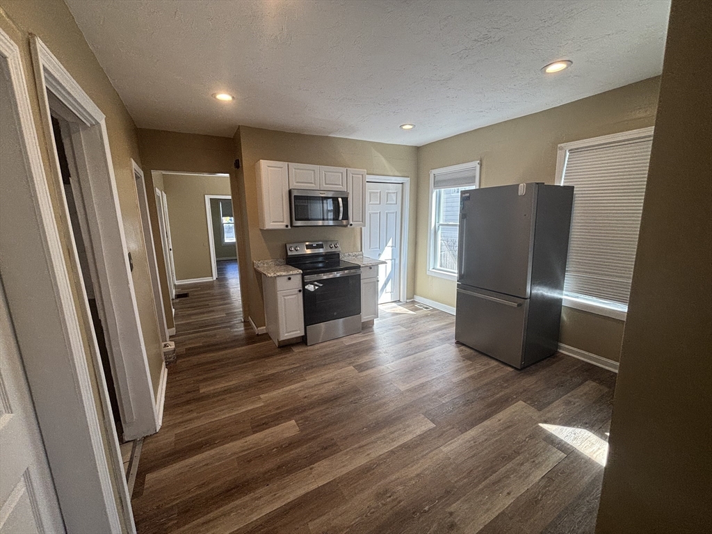 3 bed, 1 bath apartment for rent at 168 Dewey Unit 1, Worcester — photo 12 of 17