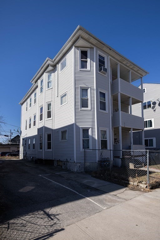 3 bed, 1 bath apartment for rent at 168 Dewey Unit 1, Worcester — photo 16 of 17