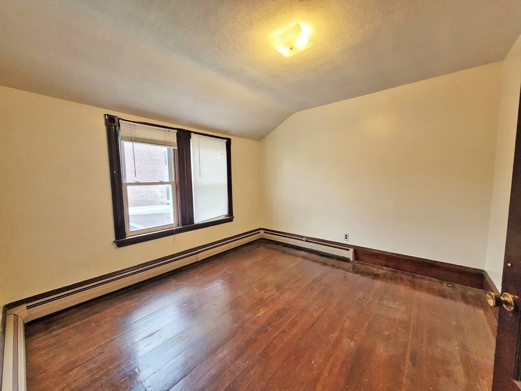 2 bed, 1 bath apartment for rent at 168 Elm St Unit 3, Wellington-Harrington