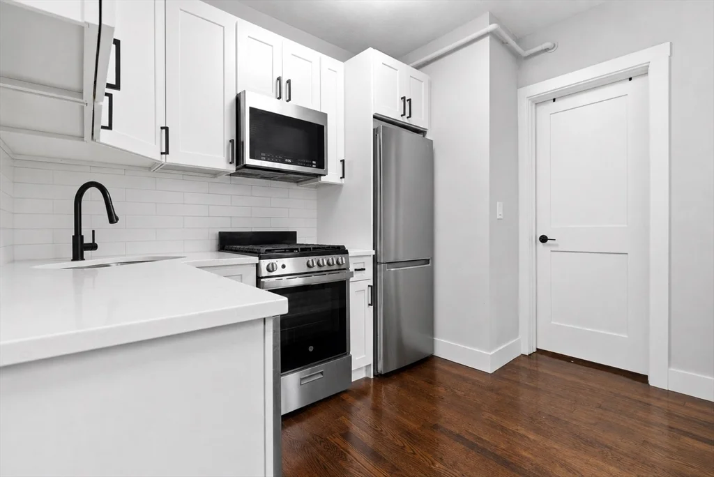 3 bed, 2 bath apartment for rent at 168 Endicott St Unit 1, North End — photo 2 of 15