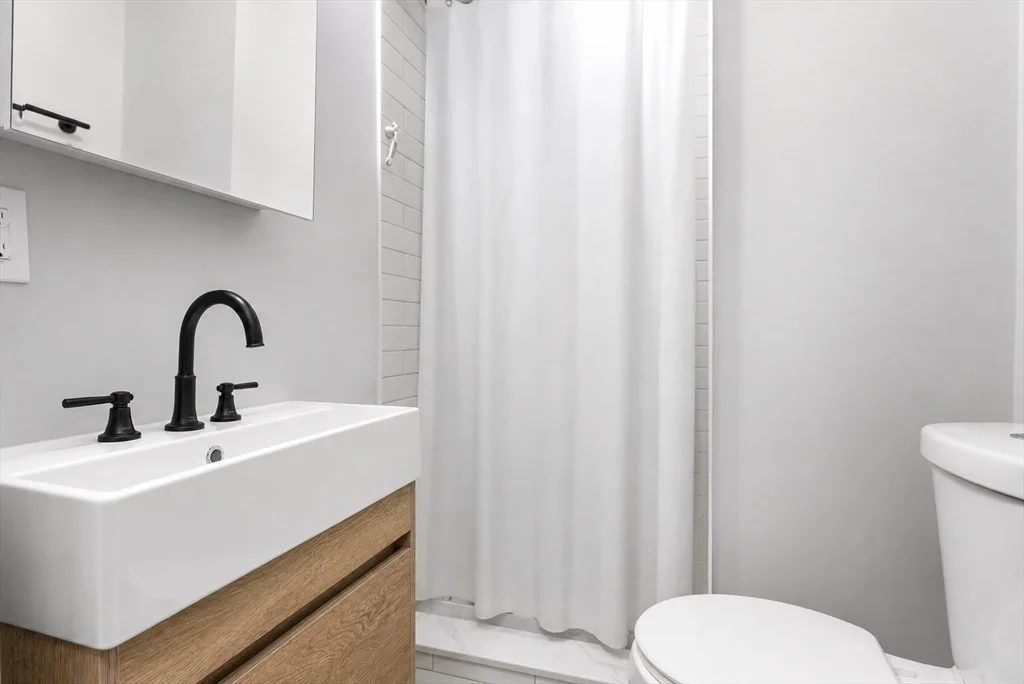 3 bed, 2 bath apartment for rent at 168 Endicott St Unit 1, North End — photo 12 of 15