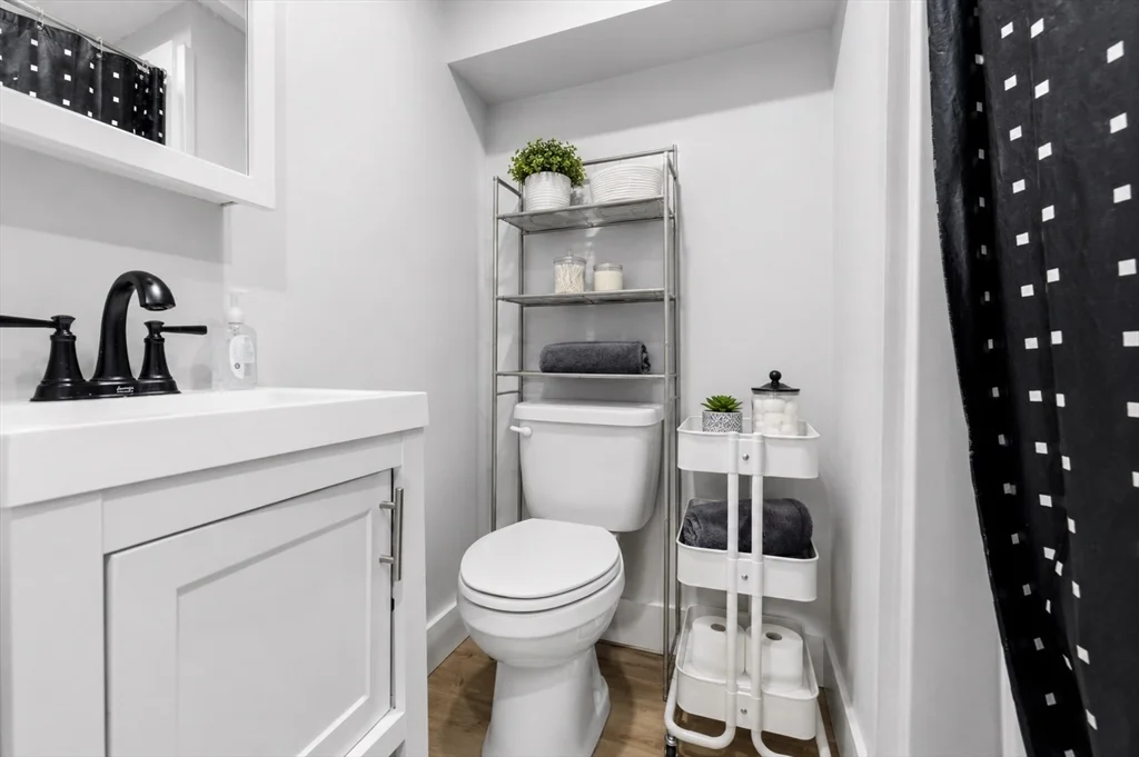 3 bed, 2 bath apartment for rent at 168 Endicott St Unit 1, North End — photo 9 of 15