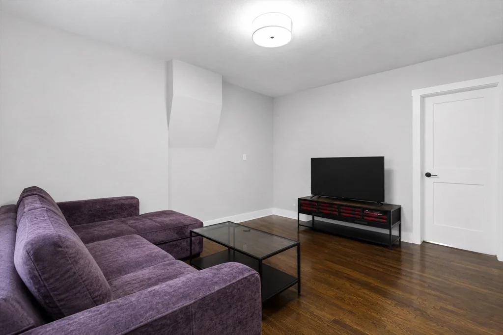 3 bed, 2 bath apartment for rent at 168 Endicott St Unit 1, North End — photo 3 of 15