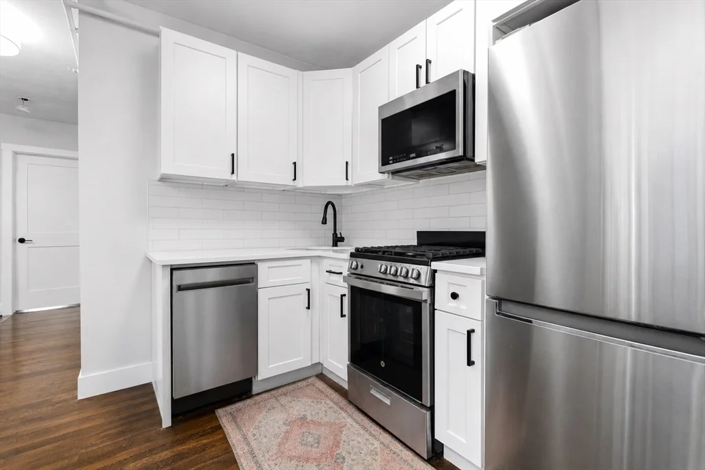 3 bed, 2 bath apartment for rent at 168 Endicott St Unit 1, North End — photo 1 of 15