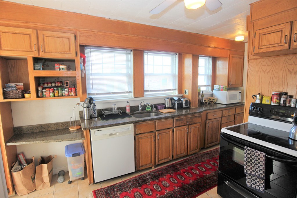 2 bed, 1 bath apartment for rent at 168 Faneuil St Unit 2, Brighton — photo 7 of 19