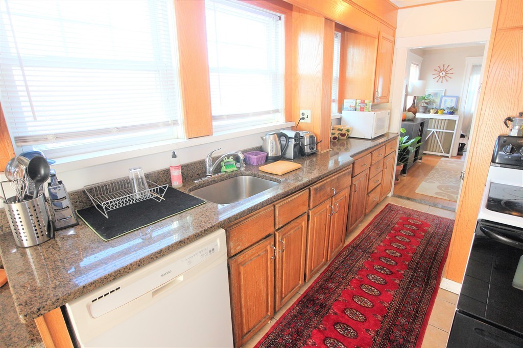 2 bed, 1 bath apartment for rent at 168 Faneuil St Unit 2, Brighton — photo 8 of 19