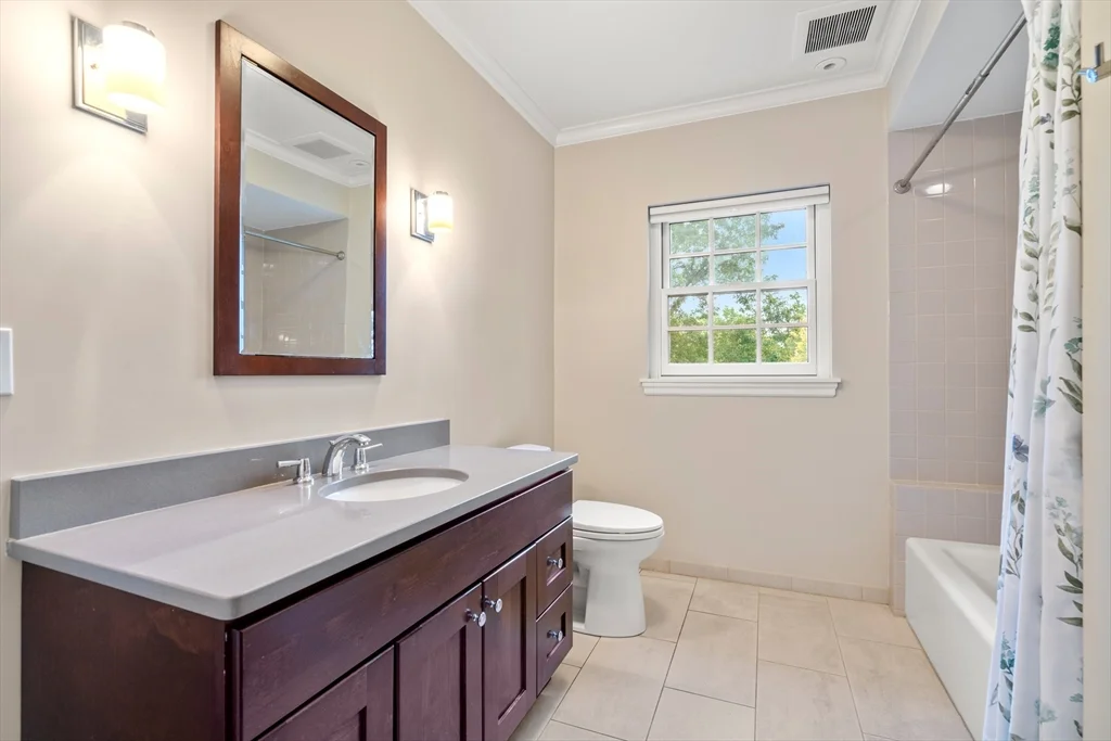5 bed, 3 bath apartment for rent at 168 Gardner Rd, Brookline — photo 16 of 17