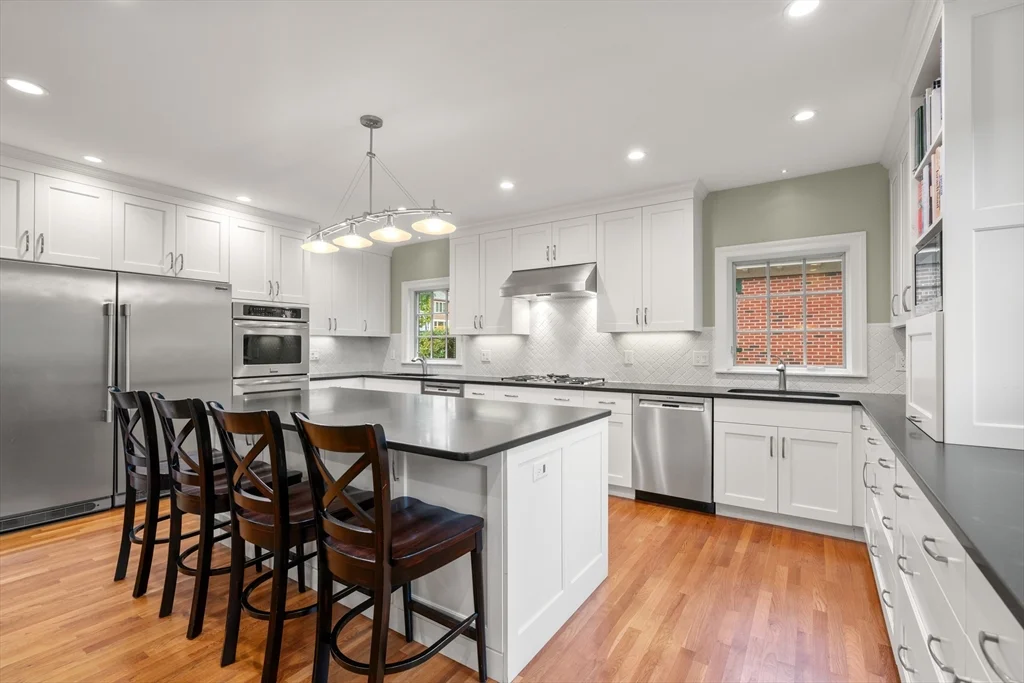 5 bed, 3 bath apartment for rent at 168 Gardner Rd, Brookline — photo 8 of 17