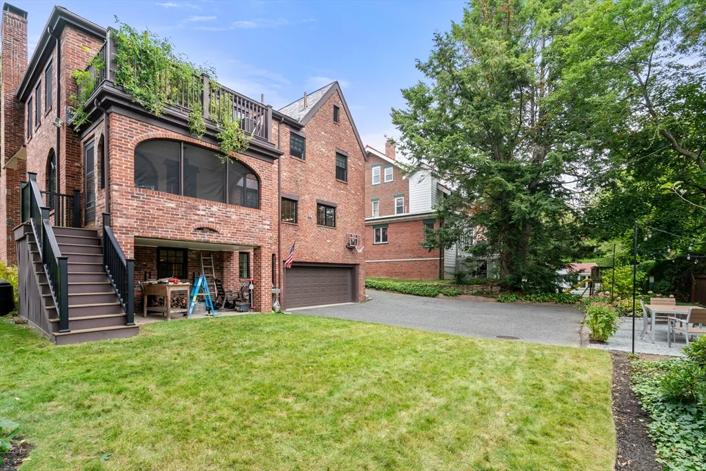 5 bed, 3 bath apartment for rent at 168 Gardner Rd, Brookline — photo 3 of 17