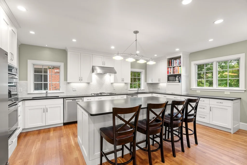 5 bed, 3 bath apartment for rent at 168 Gardner Rd, Brookline — photo 10 of 17
