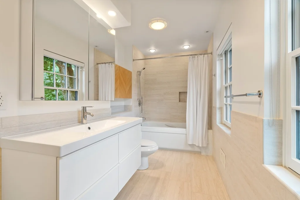 5 bed, 3 bath apartment for rent at 168 Gardner Rd, Brookline — photo 17 of 17