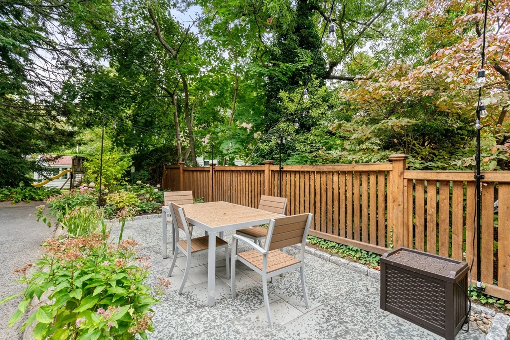 5 bed, 3 bath apartment for rent at 168 Gardner Rd, Brookline — photo 4 of 17