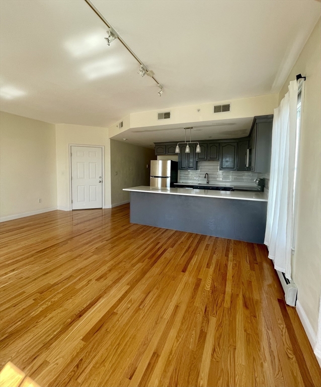 2 bed, 2 bath apartment for rent at 168 Humphrey St Unit 1, Swampscott — photo 7 of 9