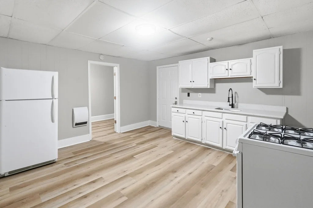 3 bed, 1 bath apartment for rent at 168 Lunenburg St Unit 3L, Fitchburg — photo 4 of 19
