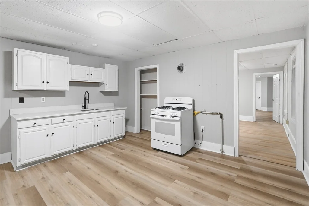 3 bed, 1 bath apartment for rent at 168 Lunenburg St Unit 3L, Fitchburg — photo 3 of 19