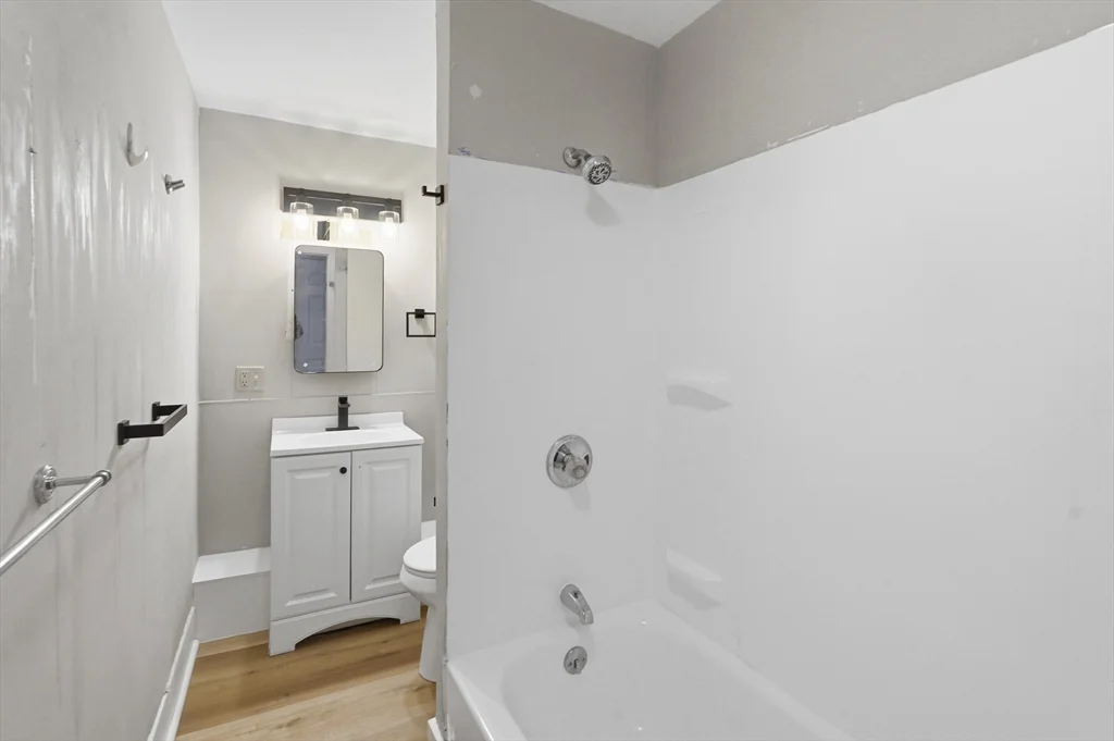 3 bed, 1 bath apartment for rent at 168 Lunenburg St Unit 3L, Fitchburg — photo 6 of 19