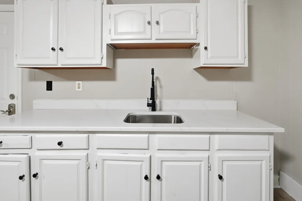 3 bed, 1 bath apartment for rent at 168 Lunenburg St Unit 3L, Fitchburg — photo 2 of 19