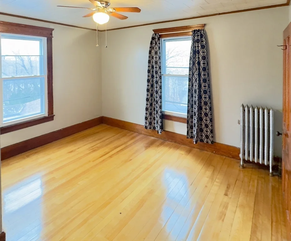 3 bed, 1 bath apartment for rent at 168 Oak St Unit 2, Gardner — photo 3 of 12