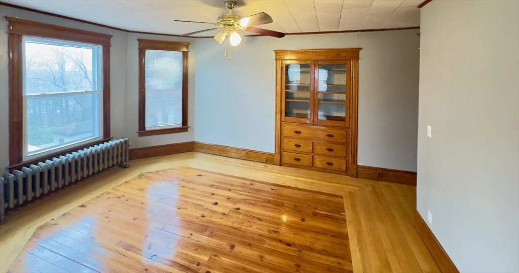 3 bed, 1 bath apartment for rent at 168 Oak St Unit 2, Gardner — photo 6 of 12