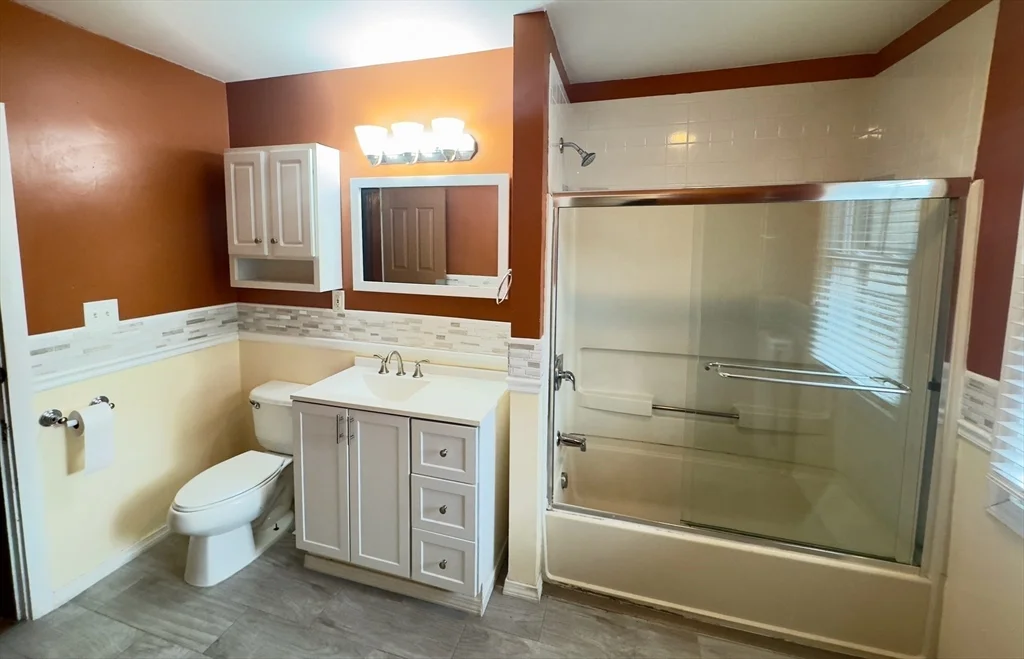 3 bed, 1 bath apartment for rent at 168 Oak St Unit 2, Gardner — photo 8 of 12