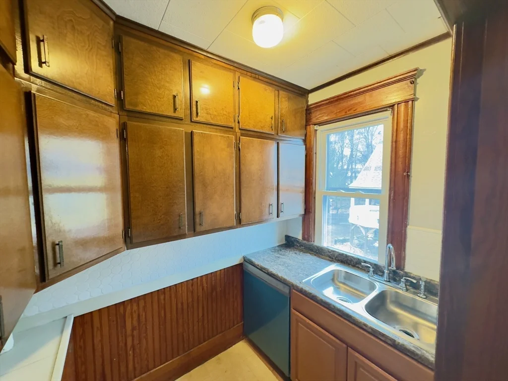 3 bed, 1 bath apartment for rent at 168 Oak St Unit 2, Gardner — photo 7 of 12