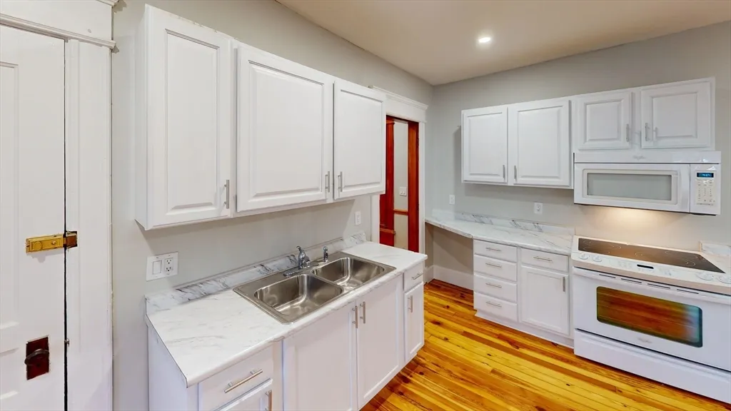 2 bed, 1 bath apartment for rent at 168 Oak Unit 1, Gardner — photo 5 of 25