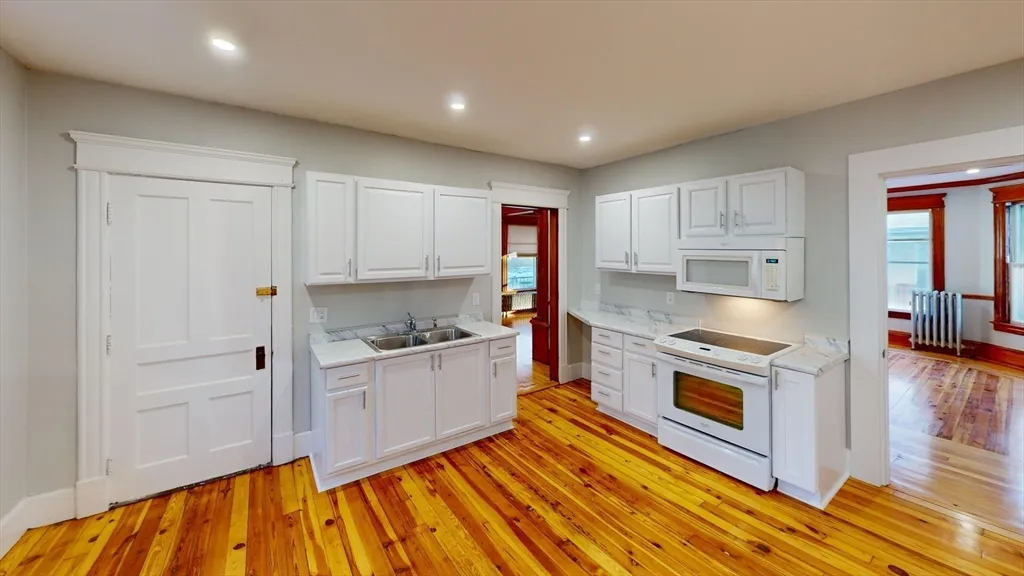 2 bed, 1 bath apartment for rent at 168 Oak Unit 1, Gardner — photo 4 of 25