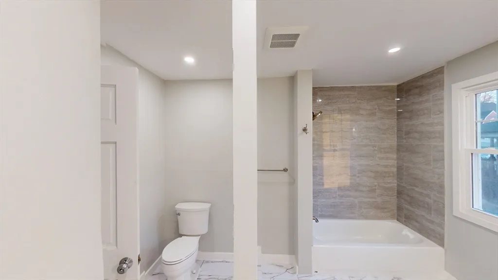 2 bed, 1 bath apartment for rent at 168 Oak Unit 1, Gardner — photo 12 of 25