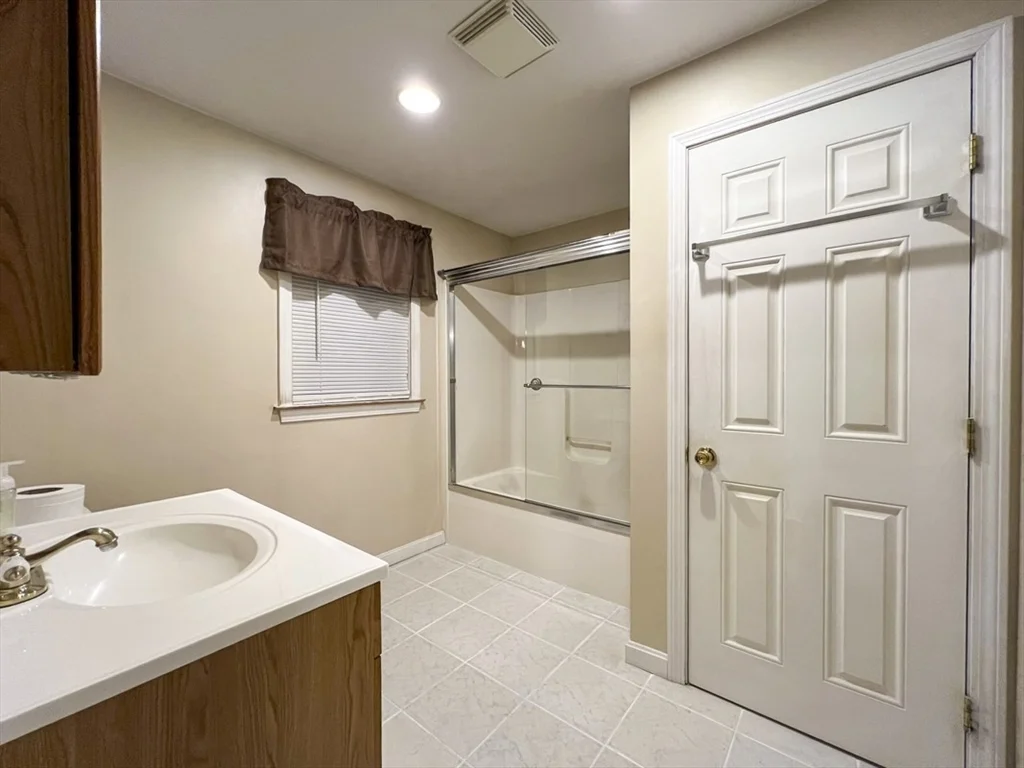 3 bed, 2 bath apartment for rent at 168 Park Ave, Wareham — photo 16 of 21