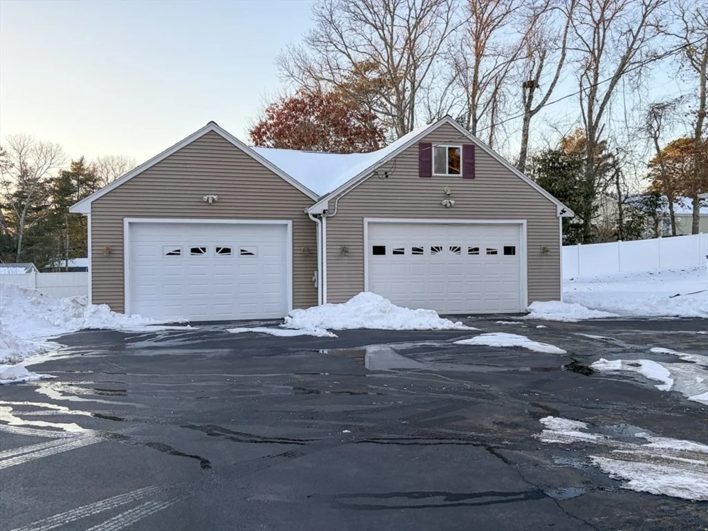 3 bed, 2 bath apartment for rent at 168 Park Ave, Wareham — photo 3 of 21