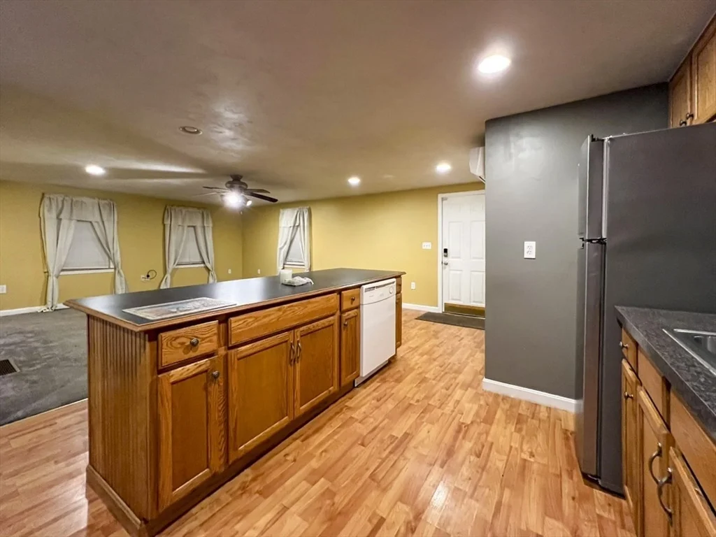 3 bed, 2 bath apartment for rent at 168 Park Ave, Wareham — photo 5 of 21